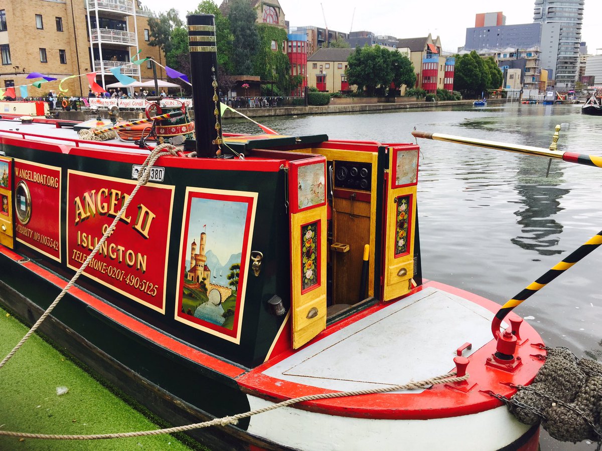 DeeBlackman's tweet photo. An amazing day at the #AngelCanalFestival cruising along Regents Canal &amp; enjoying the festivities! #AngelIslington #London @AngelCanalFest https://t.co/Y01OhOk7EP