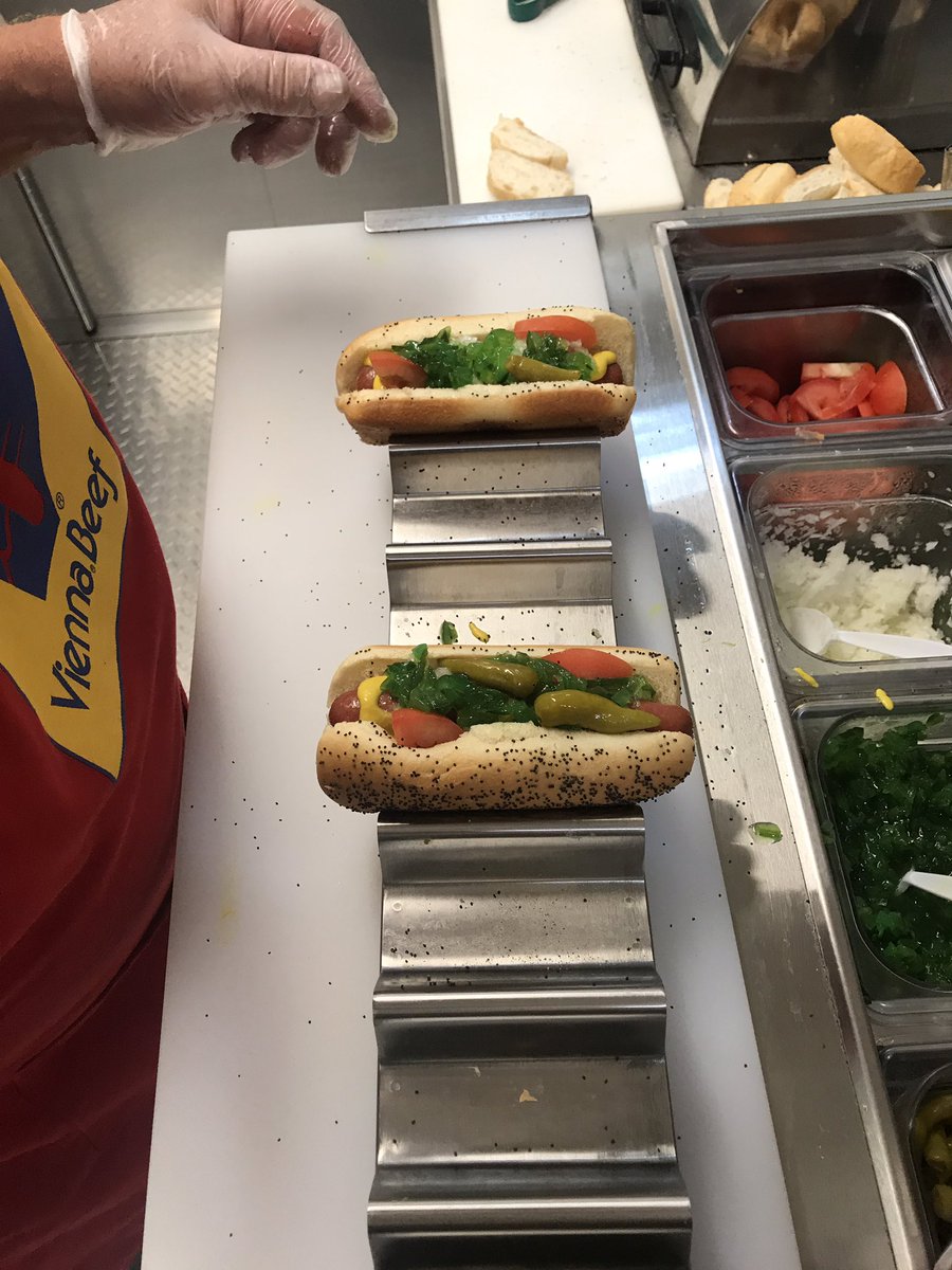 BrightRelish's tweet photo. @B52Brewing cooking up some #italianbeef & #chicagohotdogs @ViennaBeef #ChicagoStyle #BrightRelish #ViennaBeef https://t.co/3n4wkqGal7