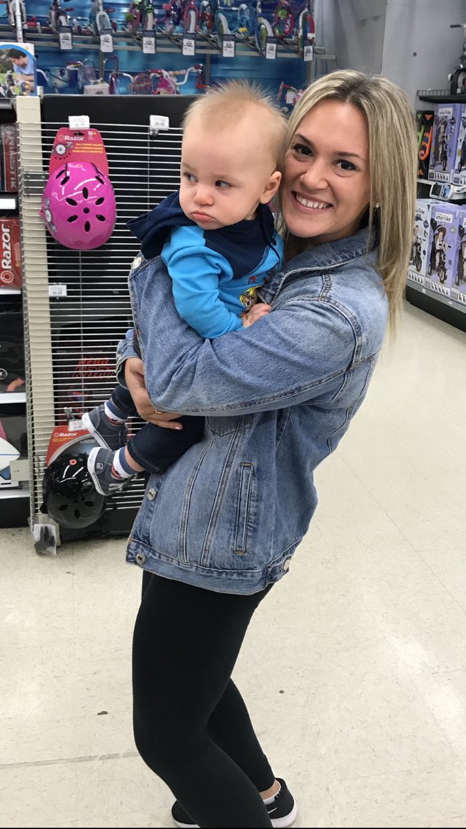 ashh_mazer's tweet photo. When bae sees another man checkin you out at Toys R Us... https://t.co/wgLgg9HDx6