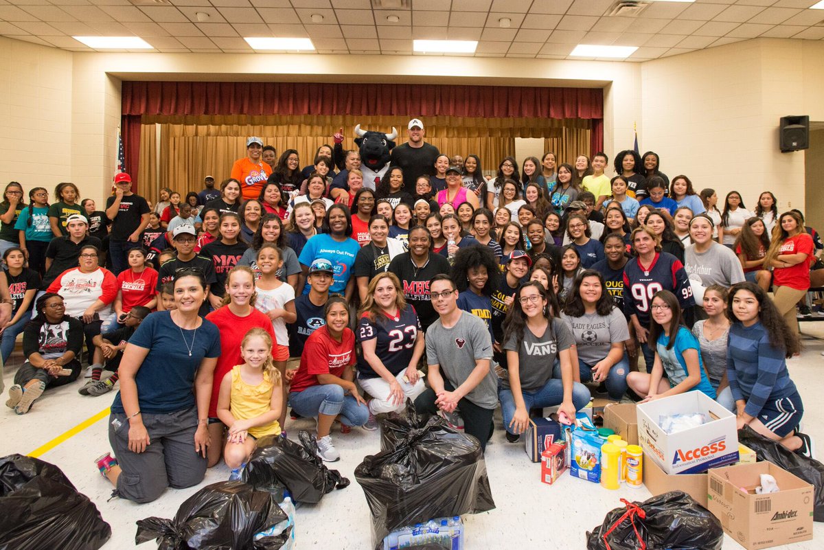 TexansTORO1's tweet image. Started with a $200K goal. Now $18 million later it&apos;s time to #HelpHouston!
#HoustonStrong