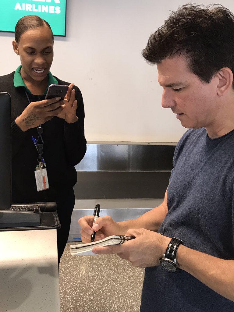 realhartman's tweet photo. Drawing #DannyPhantom for a phan at the airport! #butchhartmandraws https://t.co/5yDgVZRhBu