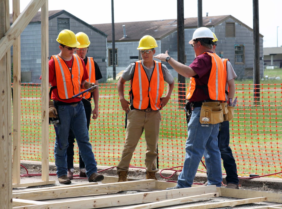 BlinnCollege's tweet image. #Blinn is seeking #welding, #plumbing, and #carpentry instructors to meet local demand! More info: bit.ly/2uGEWU5