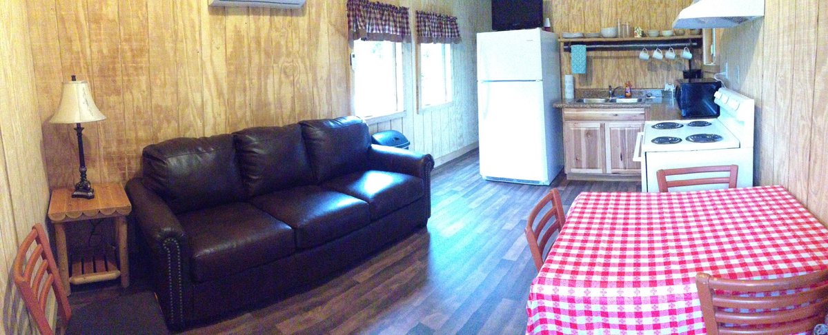 RideRoyalBlue's tweet photo. Check out new cabin Ole Smokey, nestled nicely just above the Lodge. https://t.co/aHkm1VZy8R