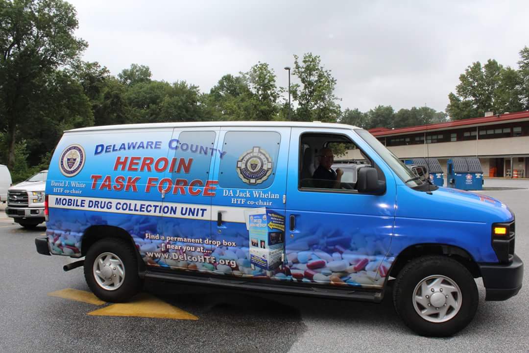 911Delco's tweet photo. Truck 1 &amp; Field Comm 3 were rolling in Upper Chichester today with the #HeroinTaskForce Mobile Drop Box &amp; @DelcoCouncil &amp; @DelcoDAoffice https://t.co/b8poAYjTvQ