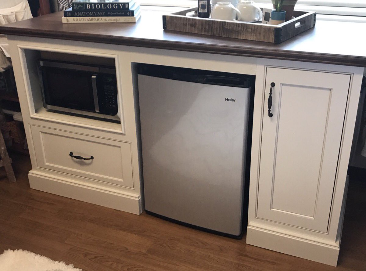 RobisonHome's tweet image. Fun college dorm project with our daughter! #dorm #organization #movintomizzou #shilohcabinetry #design #robisonkitchenandhome