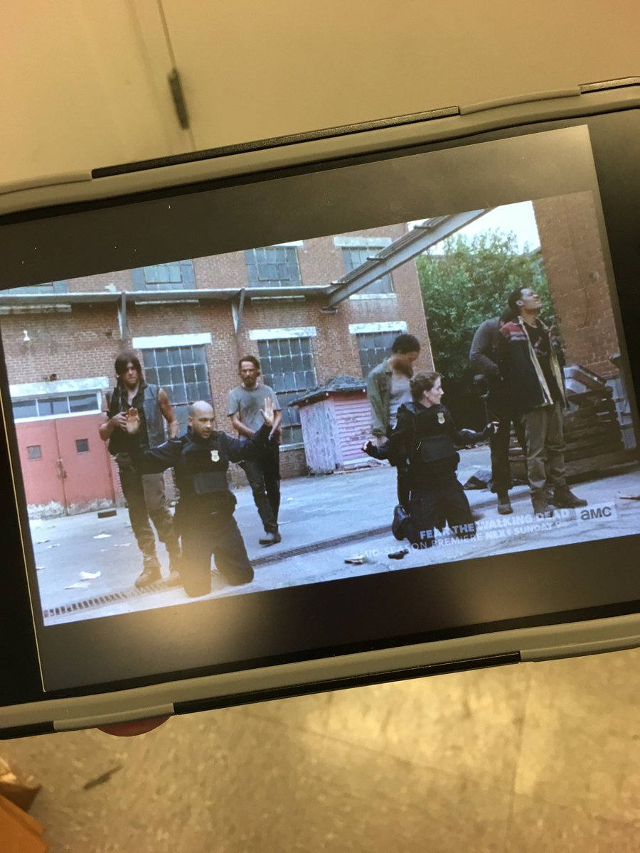 Walk out watching 'Walking Dead' ! Dan setting up new DIRECTV svc &amp; porting in 3 lines from the other guys #mightiest #lifeatatt #csquare