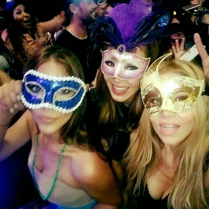 WLW_ARGENTINA's tweet photo. Vía #FB @roxanagarciatv @gutierrezelizabeth_  @willylevy29  #willysbday - https://t.co/nlkhjy1prh