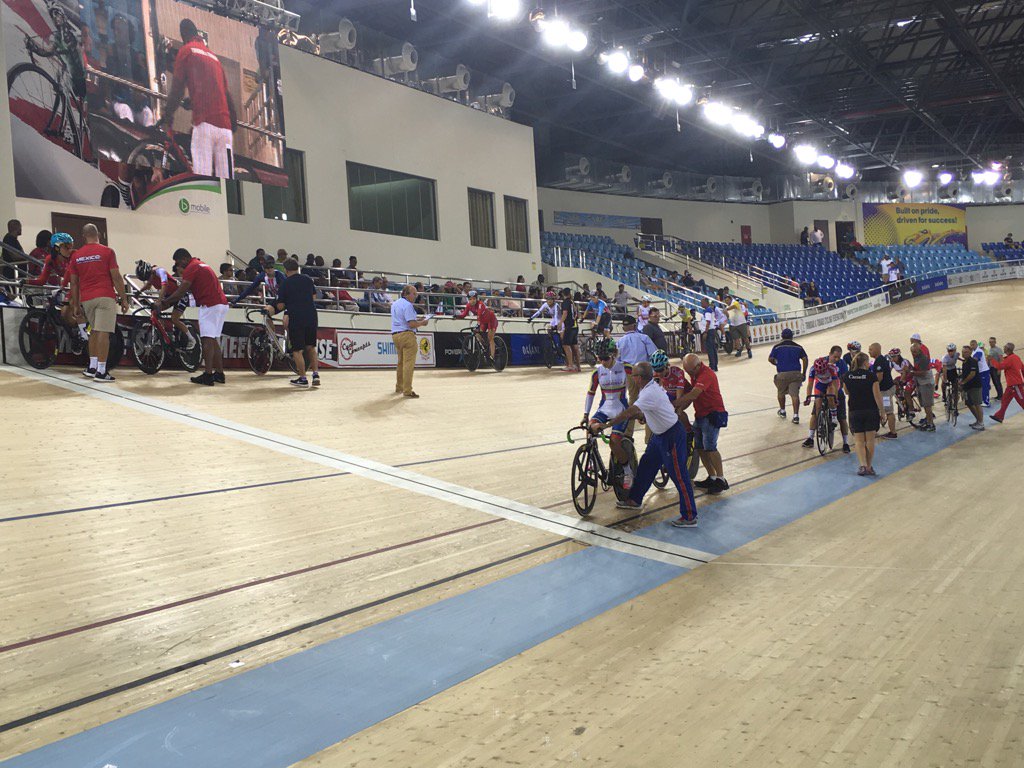 ttgameplan's tweet photo. Women's Points Race on deck now. #panamelite #PanamPista17 https://t.co/LJNCkgacp3