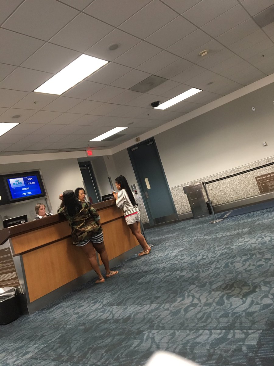 itsplynch's tweet photo. @Delta your customer service in #atl flight dl2008 has been awful! Lady chewed my head off for asking my seat assignment plus many others! https://t.co/0hqVvGchlE