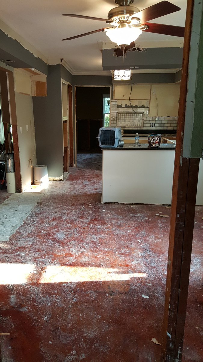 sgosborne14's tweet photo. Thanks to #HurricaneHarvey we suddenly have #fixerupper? What do we do @joannagaines &amp; @chippergaines? Lol. We will #rebuildhouston https://t.co/rAOdeT3GLW