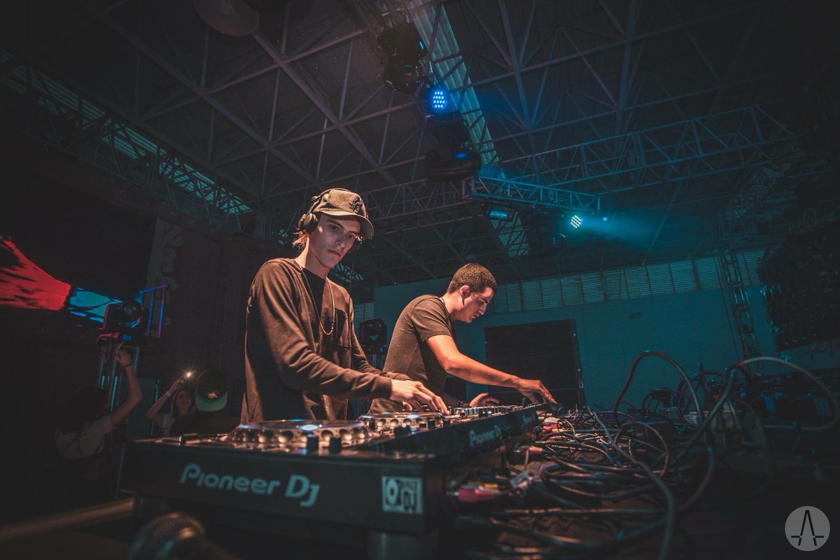 ForbiddenMex's tweet photo. @djgalmeraz &amp; @rojugadj sacudieron la noche 🎶🔊
#ForbiddenFestival 
 📸fotos >> https://t.co/h1ntx4O1Cz
@allexdleon https://t.co/rYk45KLzJg
