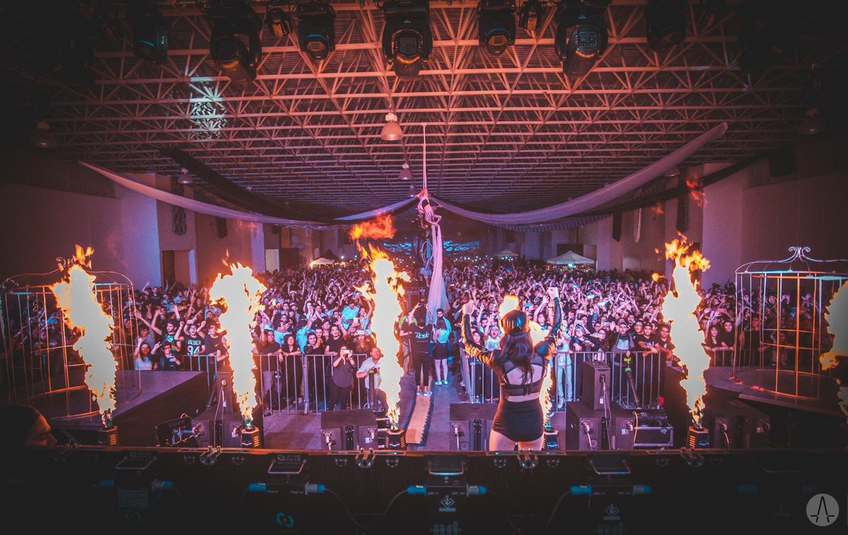 ForbiddenMex's tweet photo. @MarianaBoMx puso a brincar a todos con su música 🔝🔊🔥
#ForbiddenFestival 
 📸fotos >> https://t.co/h1ntx4O1Cz
@allexdleon https://t.co/ql0upx3HOI