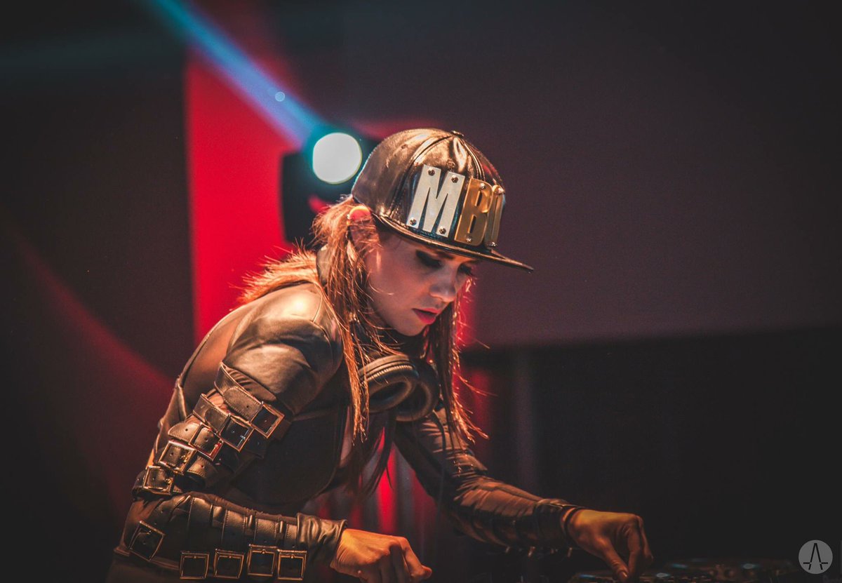 ForbiddenMex's tweet photo. @MarianaBoMx puso a brincar a todos con su música 🔝🔊🔥
#ForbiddenFestival 
 📸fotos >> https://t.co/h1ntx4O1Cz
@allexdleon https://t.co/ql0upx3HOI