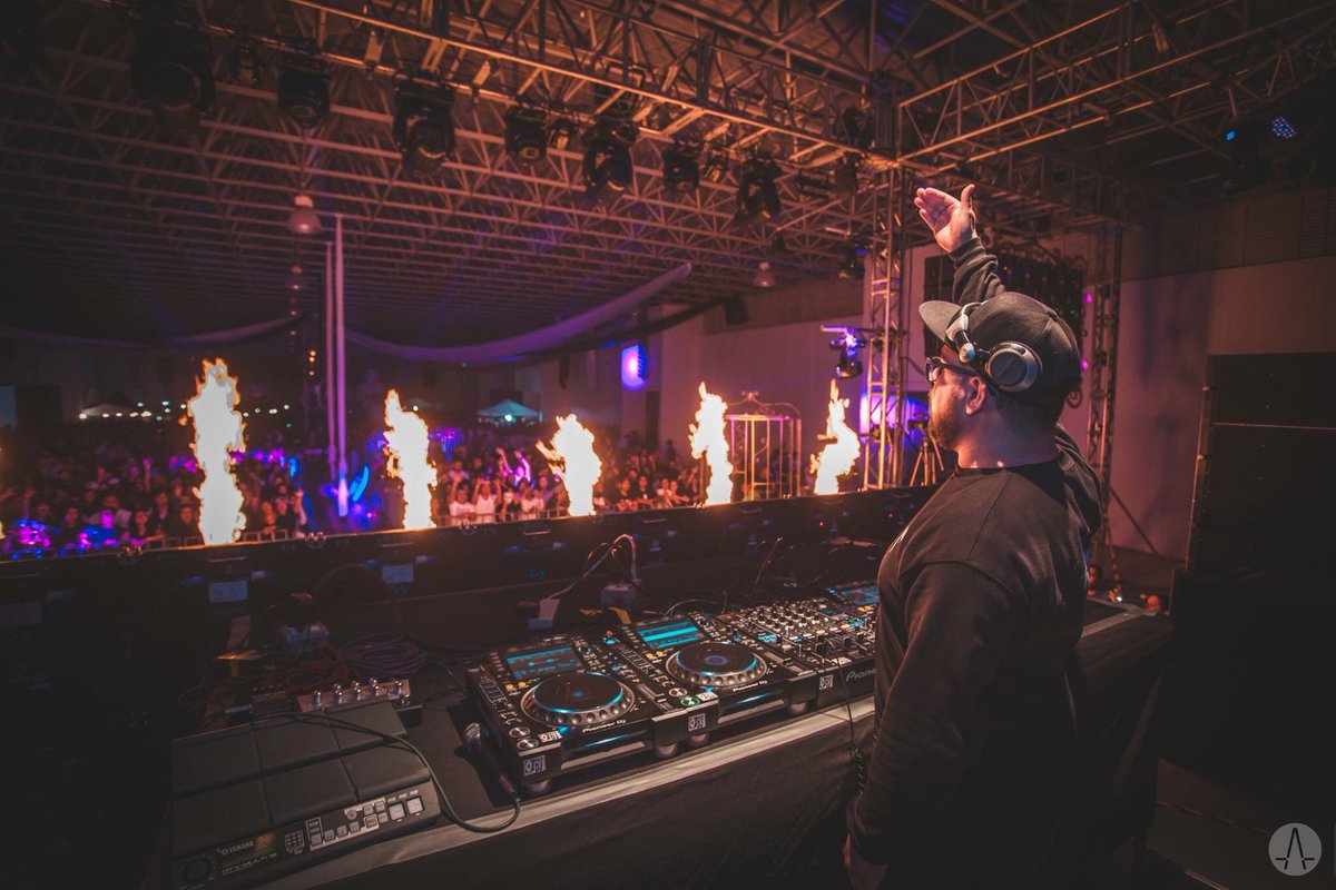 ForbiddenMex's tweet photo. @dizzoofficial prendió la noche 🔥⚡️
#ForbiddenFestival 
 📸fotos >> https://t.co/h1ntx4O1Cz
@allexdleon https://t.co/g3GE3zhz3p