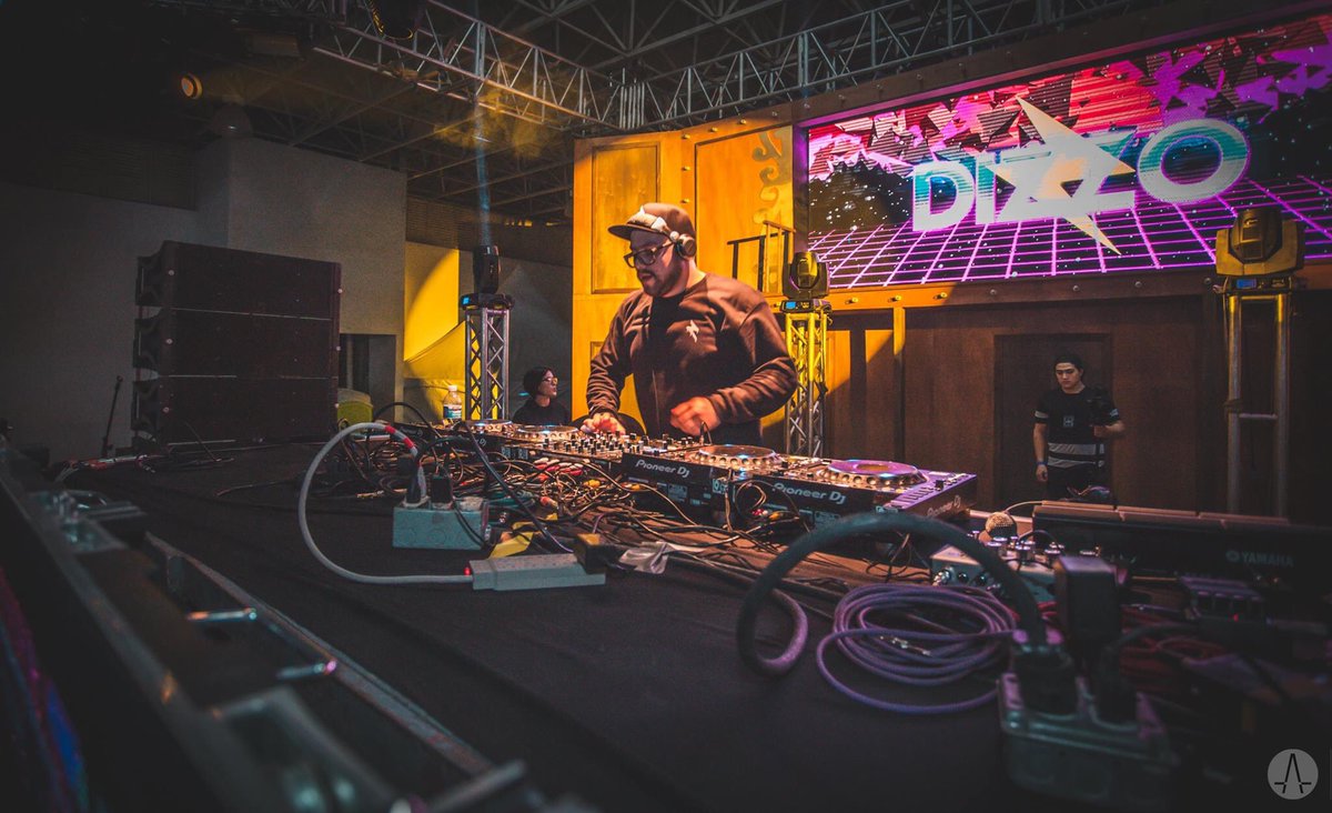 ForbiddenMex's tweet photo. @dizzoofficial prendió la noche 🔥⚡️
#ForbiddenFestival 
 📸fotos >> https://t.co/h1ntx4O1Cz
@allexdleon https://t.co/g3GE3zhz3p