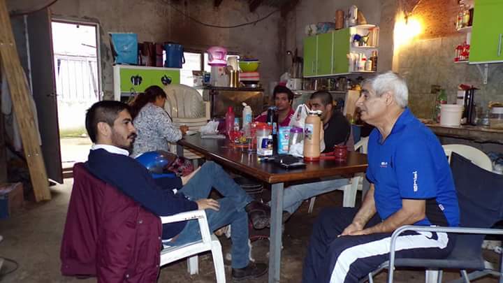 EquipCaceresHCD's tweet photo. "Necesitamos organizarnos entre nosotros y que alguien entienda nuestras prioridades".👩🏘👨 

#MalvinasArgentinas #LucasCaceresConcejal2017 https://t.co/w7QKku89AK
