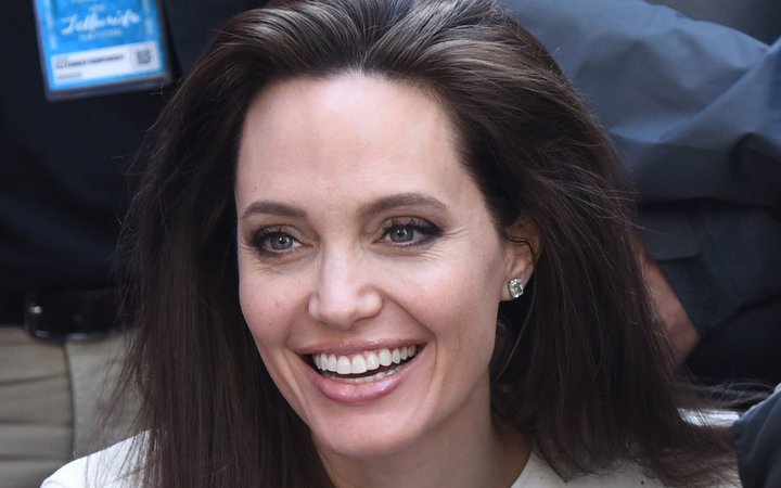 WebYoomCom's tweet image. Angelina Jolie Confesses That She Does Not ‘Enjoy Being Single’
webyoom.com/angelina-jolie…