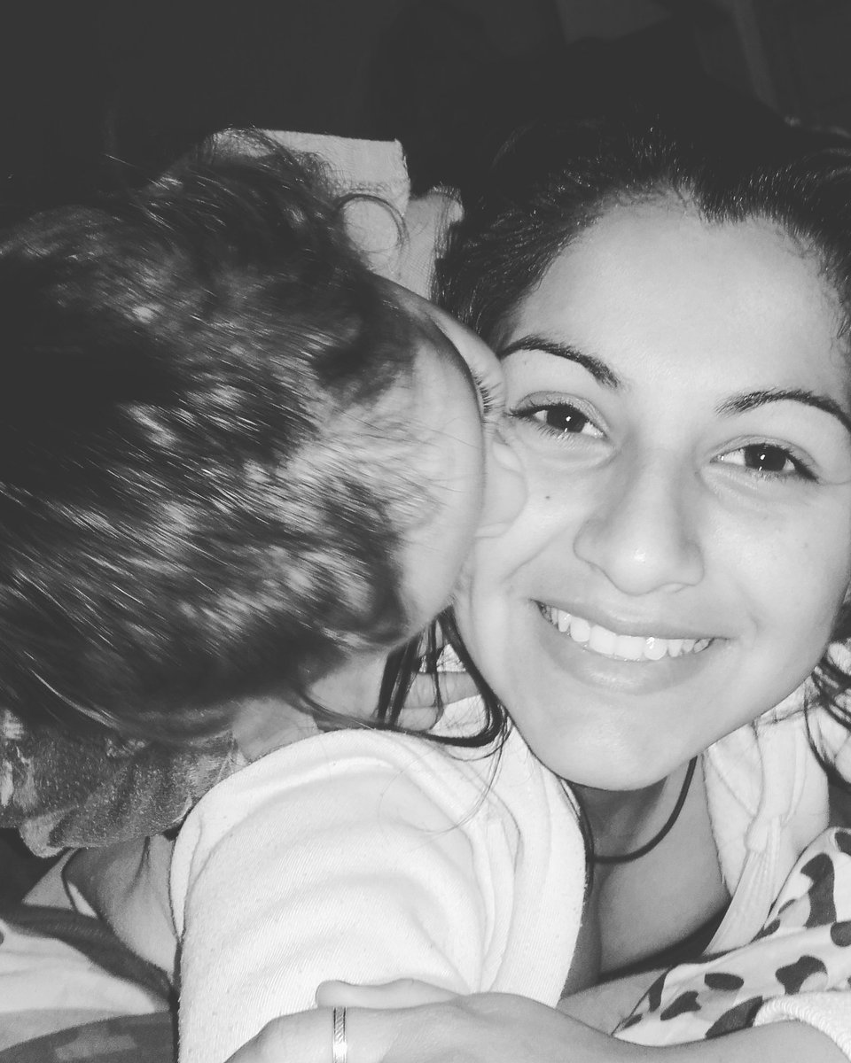 BeeluRobleedo's tweet photo. Ella Le Da Besitto Ah #Mamá 
💕Te Amo Hermosa #Miia 💞👣 https://t.co/nQCjl1OEYP