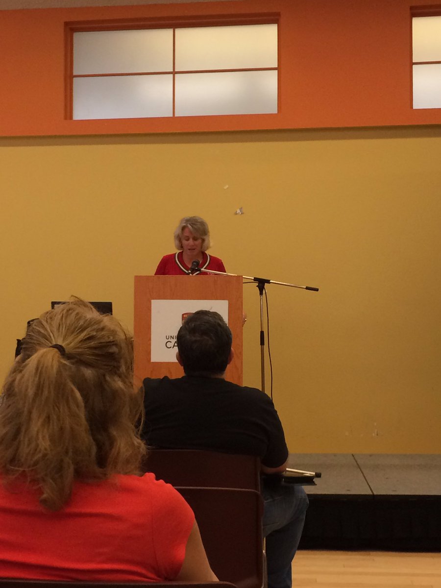 UCalgaryRes's tweet photo. President Cannon talks to student families during the parent and family reception.#UCalgary,#UCalgaryresmoveinday
#ucalgaryreslife https://t.co/2wmld0gf90