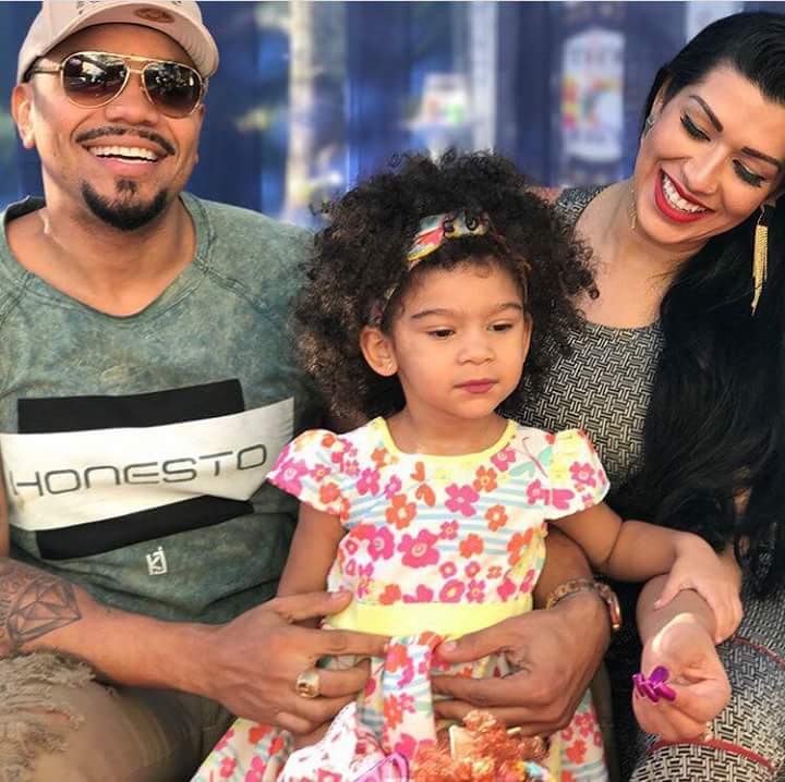 nizebenny's tweet photo. Amoooo vcs familia linda❤
Que Deus abencõe vcs pra sempre😍 @naldobenny @Moranguinhoreal #PrincesaVictoria 👧 saudades! https://t.co/7ERFztNU1e