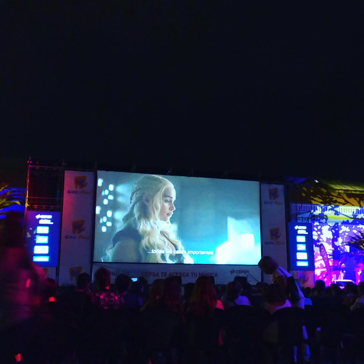 Eleine84's tweet photo. Capitulazo!La Batalla de los Bastardos #GameOfThrones #JuegoDeTronos#BestEspisodeEver@CineMasFood #NochesDeVerano#SummerTime#CineAlAireLibre https://t.co/hAxw0E2o9q