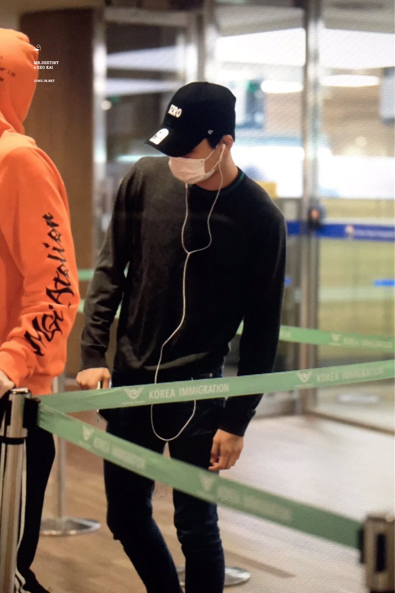 jonginnet's tweet photo. 170904 ICN. 똘망똘망 곰도리 한국 잘 도착해써요(͒ ˊ• ૢ·̫•ˋૢ) https://t.co/0Y3ybbjvac