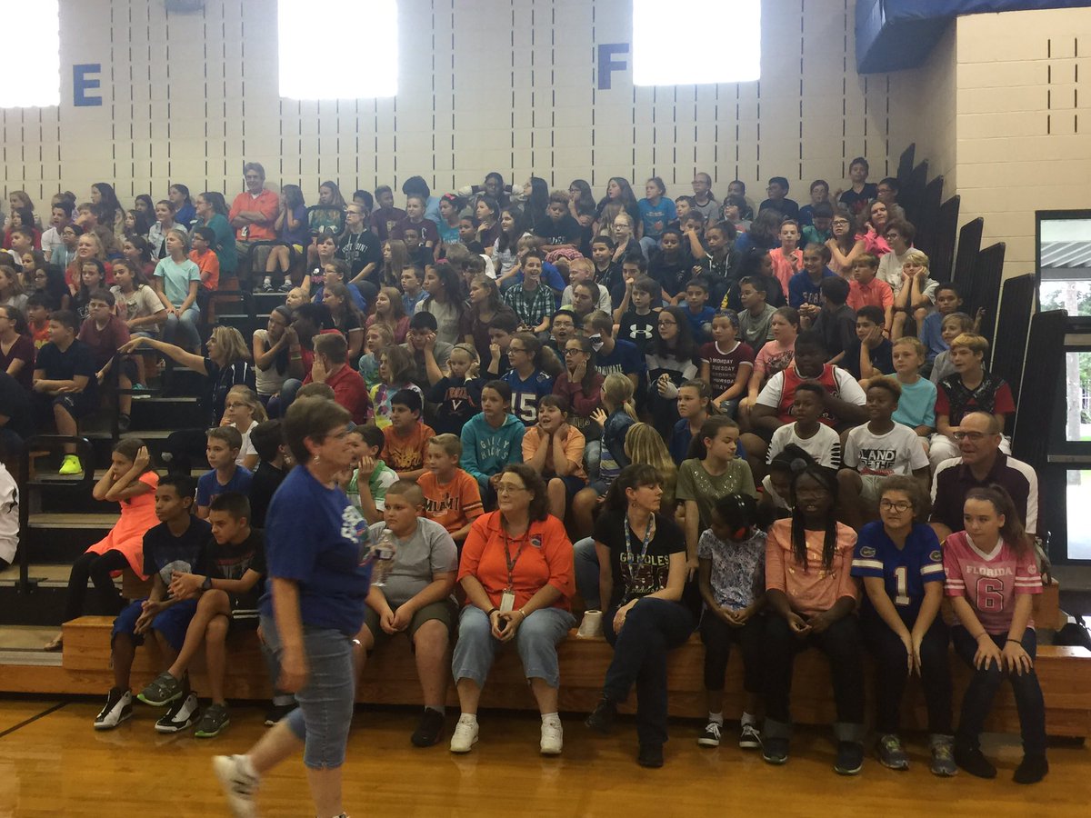 CRPSMrGutierrez's tweet photo. #falconsallin #csmsallin @CitrusSchools @leadcsmsfalcon @Ms_Yule @CSMS_Falcon_SS @HermannrRob https://t.co/nUvuyHbc1X