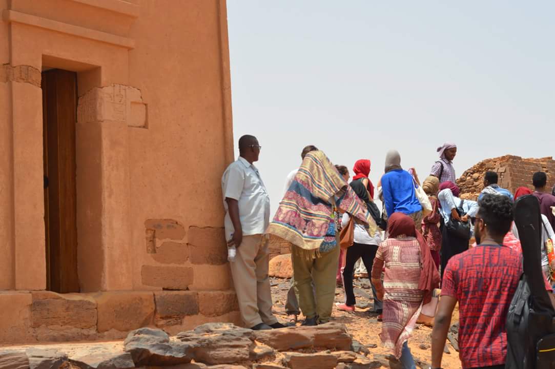 STEP_IFMSA's tweet photo. Part II
Eid trip to the pyramids of al #bajrawia , north sudan ,we can't get tired of introducing our steppers to Sudanese culture #Step2017 https://t.co/Co66GTFfEF