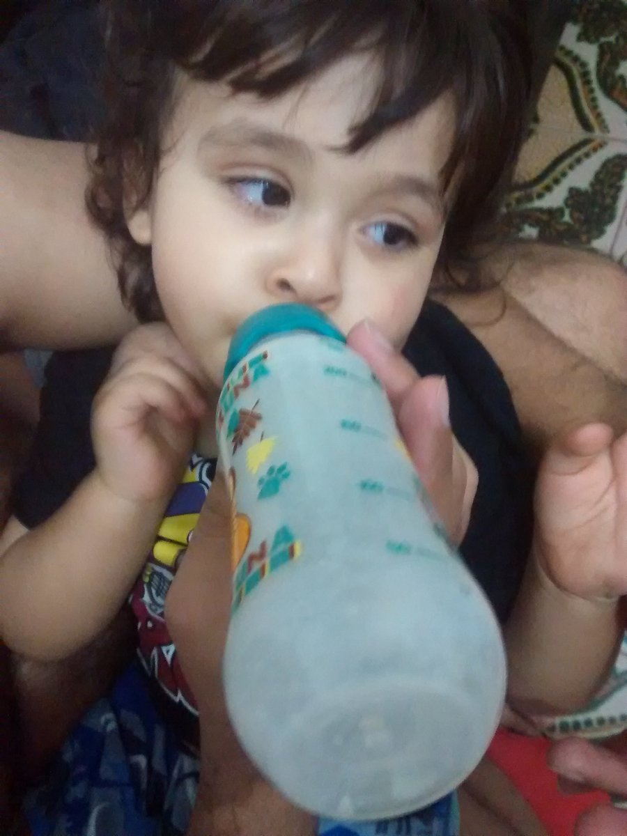 CrisMaforte_'s tweet photo. Henrique mamando e assistindo relatos #relatoaovivo @AssombradoBlog https://t.co/t14C0iTvHv