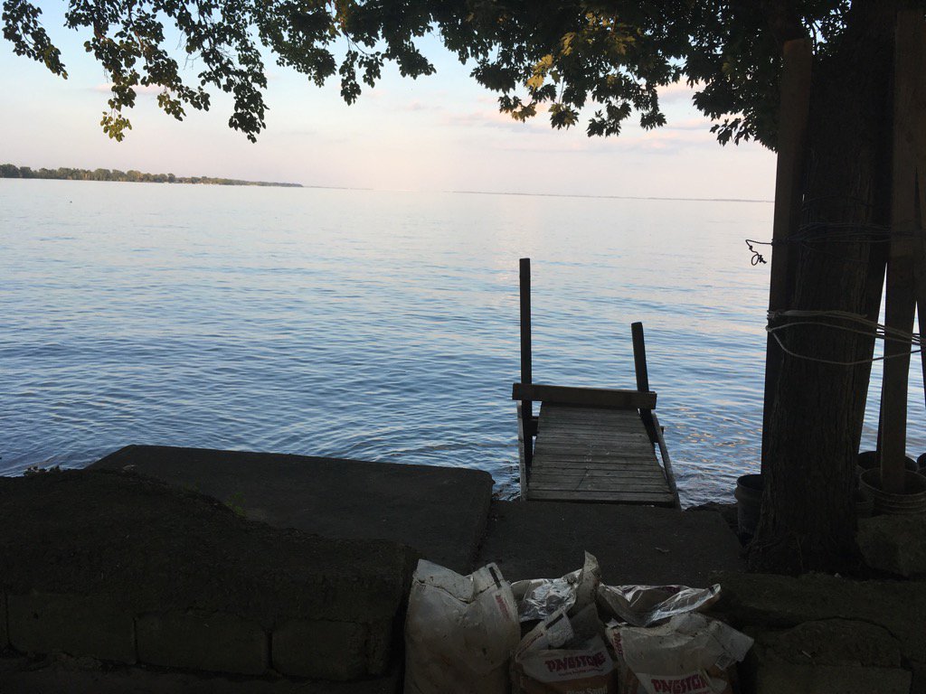 MarkH1442's tweet photo. Beautiful night. But still a sad day. End of a great summer https://t.co/VMuZ27gcQv