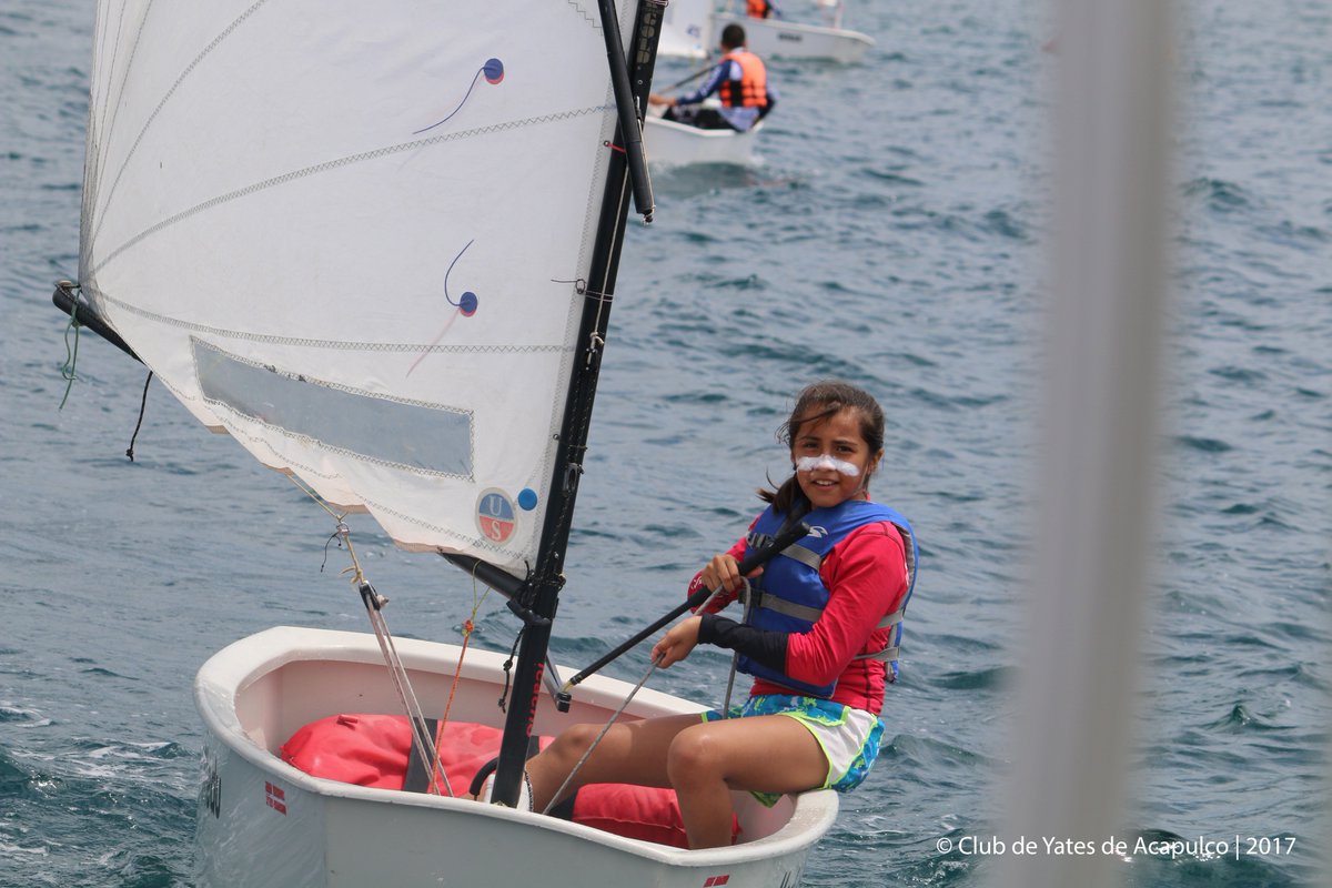 cyacapulco's tweet image. Segundo día de la Copa "Almirante Diego Mujica Naranjo": Las clases #optimist, #láser y #C420 corrieron tres regatas con muy buen viento.