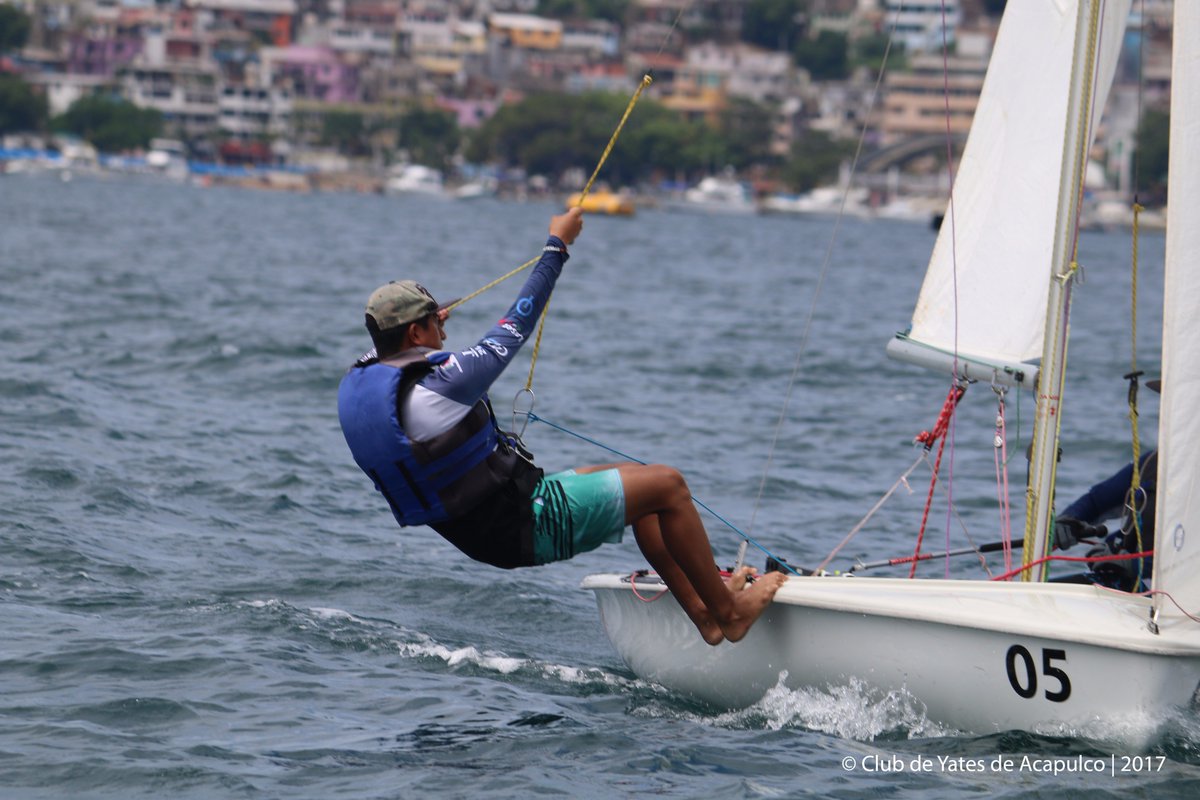 cyacapulco's tweet image. Segundo día de la Copa "Almirante Diego Mujica Naranjo": Las clases #optimist, #láser y #C420 corrieron tres regatas con muy buen viento.
