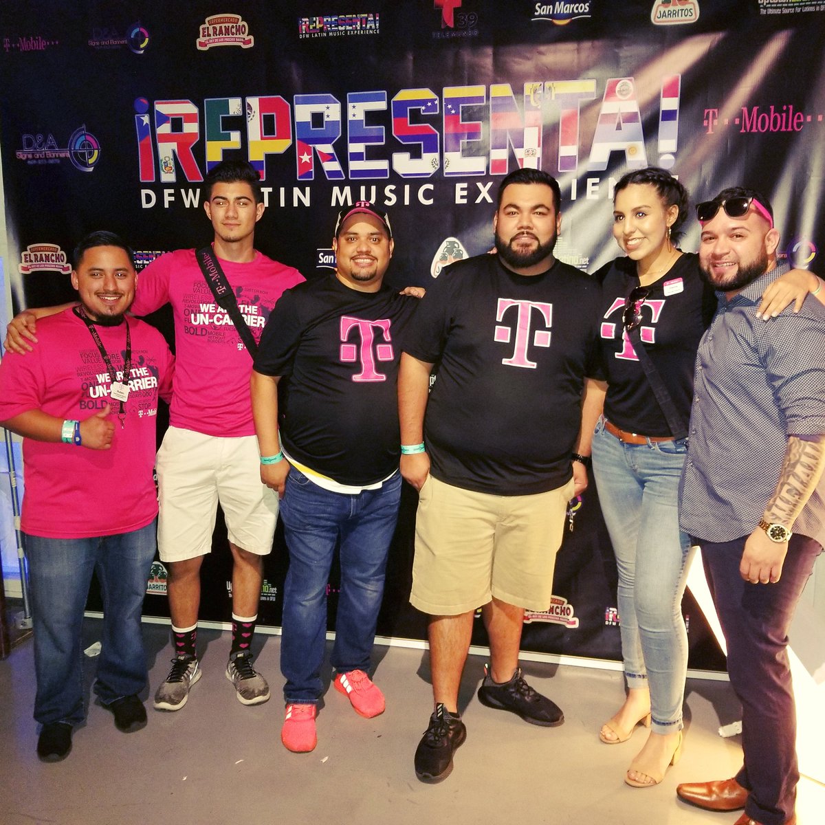 JayR4Biz's tweet photo. #HouseOfBlues @LombardySavages  #Representa2017 @georgeflores07 https://t.co/WNyTyd78JZ