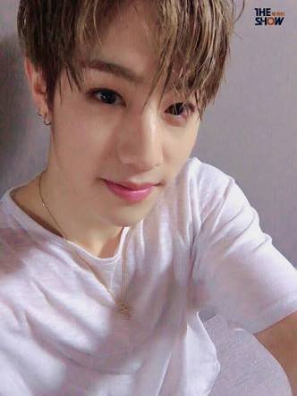 PhanSoo29's tweet photo. #happymarktuanday

love love uri hyung 💚💚💚
@mtuan93 https://t.co/xxzbJMHntj