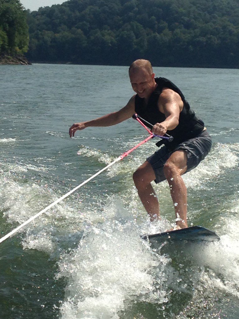 PhilipGrigson's tweet photo. Labor Day fun in Lake Cumberland! #family @WSFLWildcat @SGWade https://t.co/Nlbd6dUSSS
