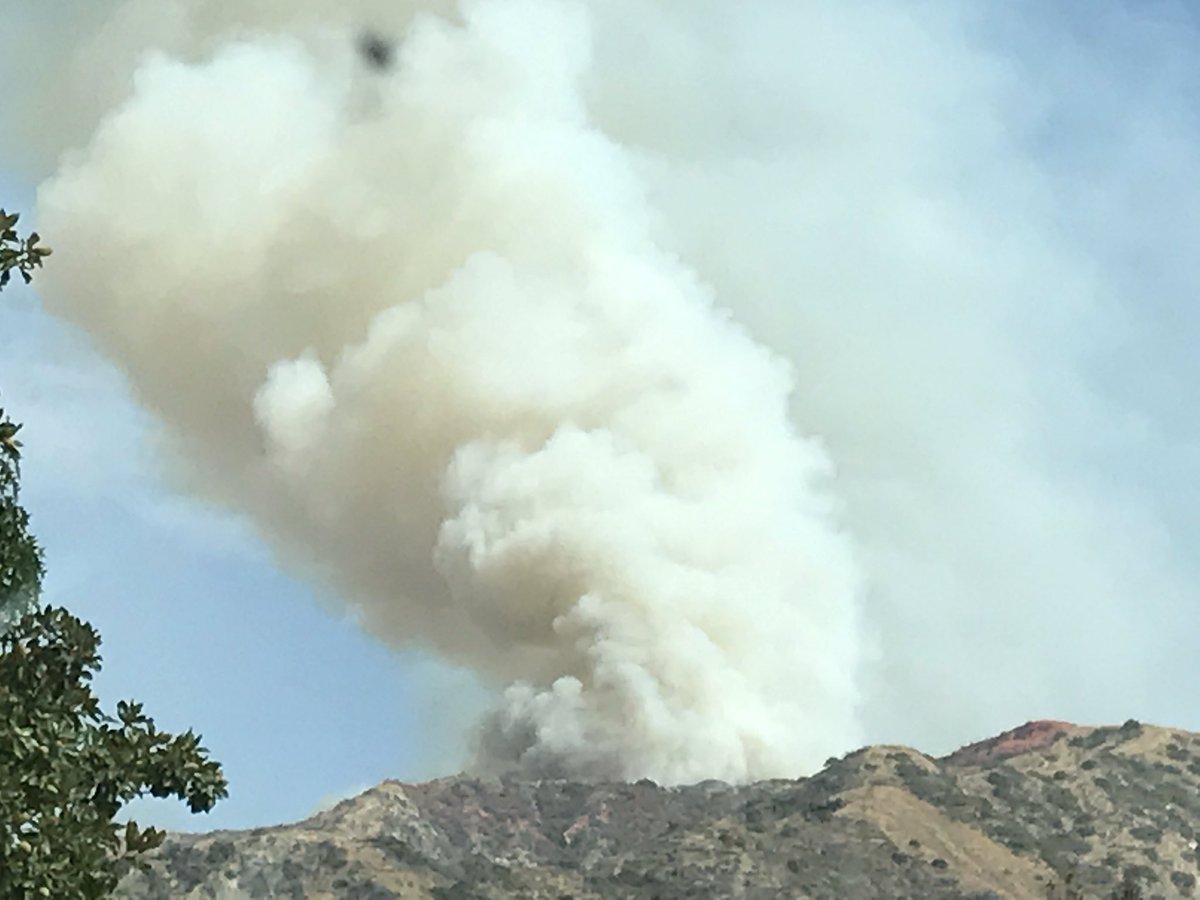 tracyrepchuk's tweet photo. #bubank #BurbankFire yeah 15% contained. Over 1000 firefighters. Largest in la history. All day water drops helped https://t.co/a0OJov68My