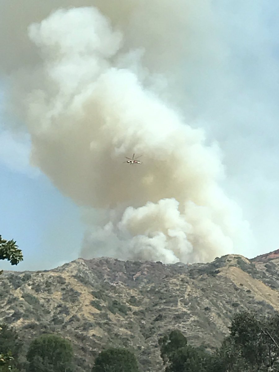 tracyrepchuk's tweet photo. #bubank #BurbankFire yeah 15% contained. Over 1000 firefighters. Largest in la history. All day water drops helped https://t.co/a0OJov68My