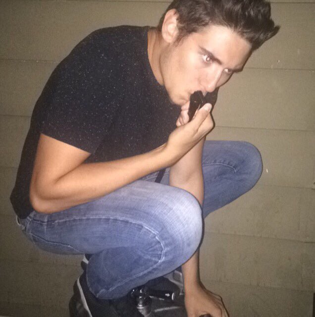 DickyJoeIV's tweet photo. When in doubt gargoyle it out #whatilearnedincollege https://t.co/uVVAOw6QFt