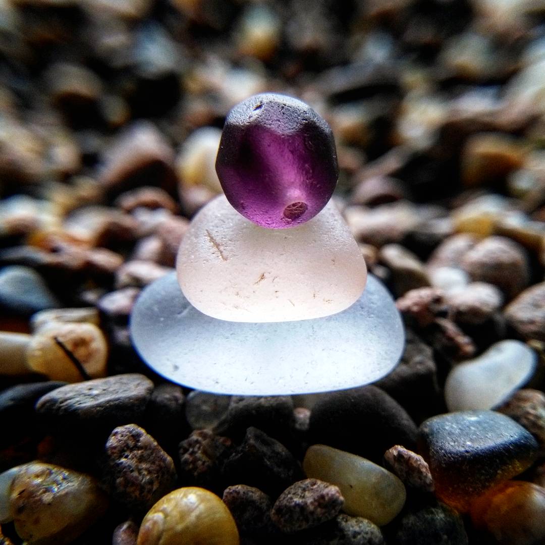 RedIslandPEI's tweet photo. A perfect pink square from summer and one of my fav sea glass beads 🍒🍇🌺
#pei #seaglass #beachphotochallenge on Instagram @redislandseaglass https://t.co/8fkVjIVxpY