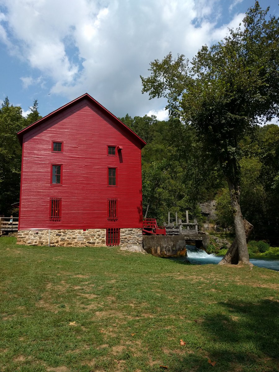 MizzouRahBennet's tweet photo. Pretty remarkable sights this weekend #FindYourPark #marktwainnationalforest #ozarknationalscienicriverway #alleyspring #elevenpointriver https://t.co/9y1X4HIv9H