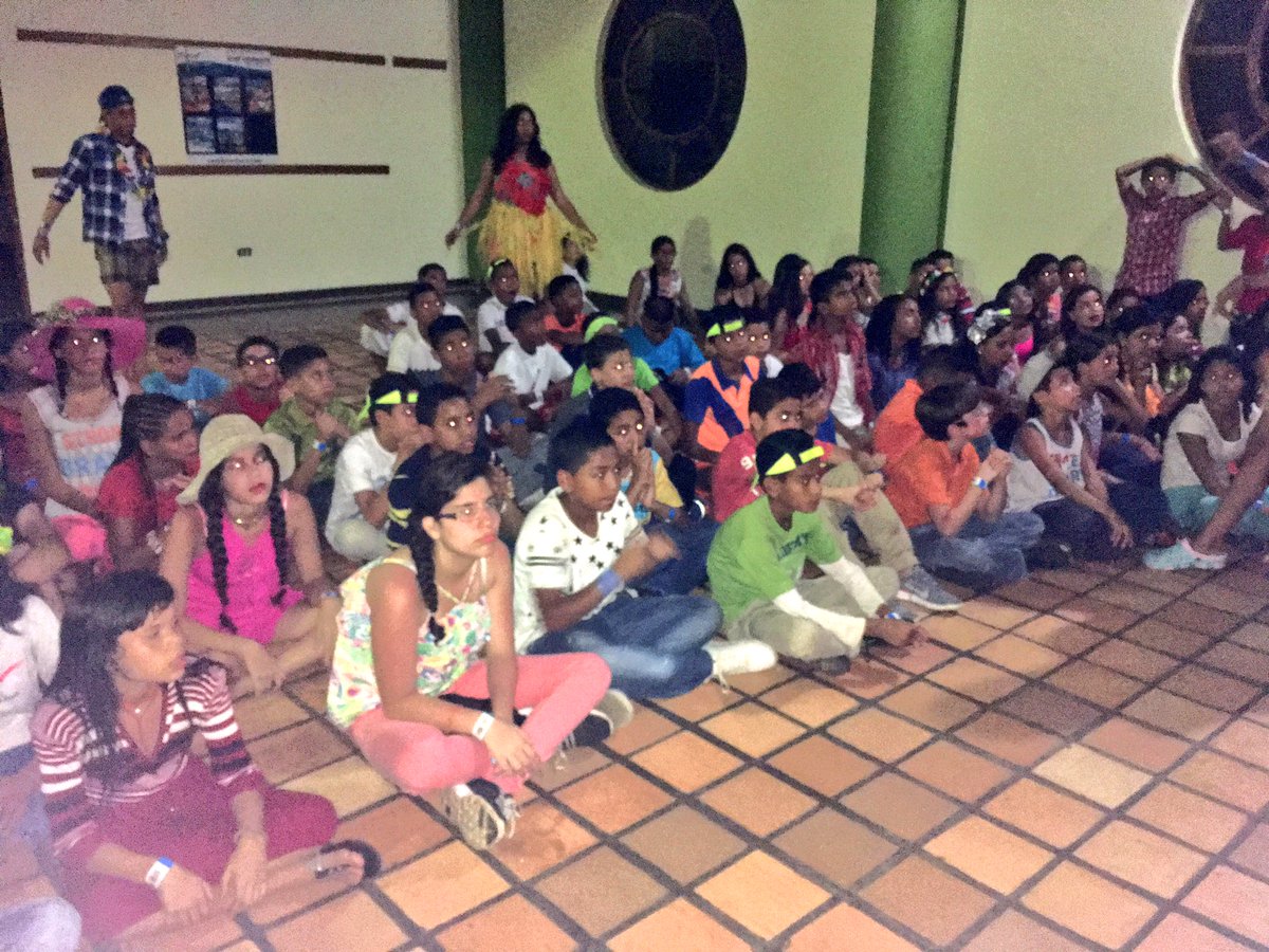VENALUM_CVG's tweet photo. Sigue la diversión en la Isla de Margarita con los niños y niñas del #Campamento2017 https://t.co/M3K99fDTrx