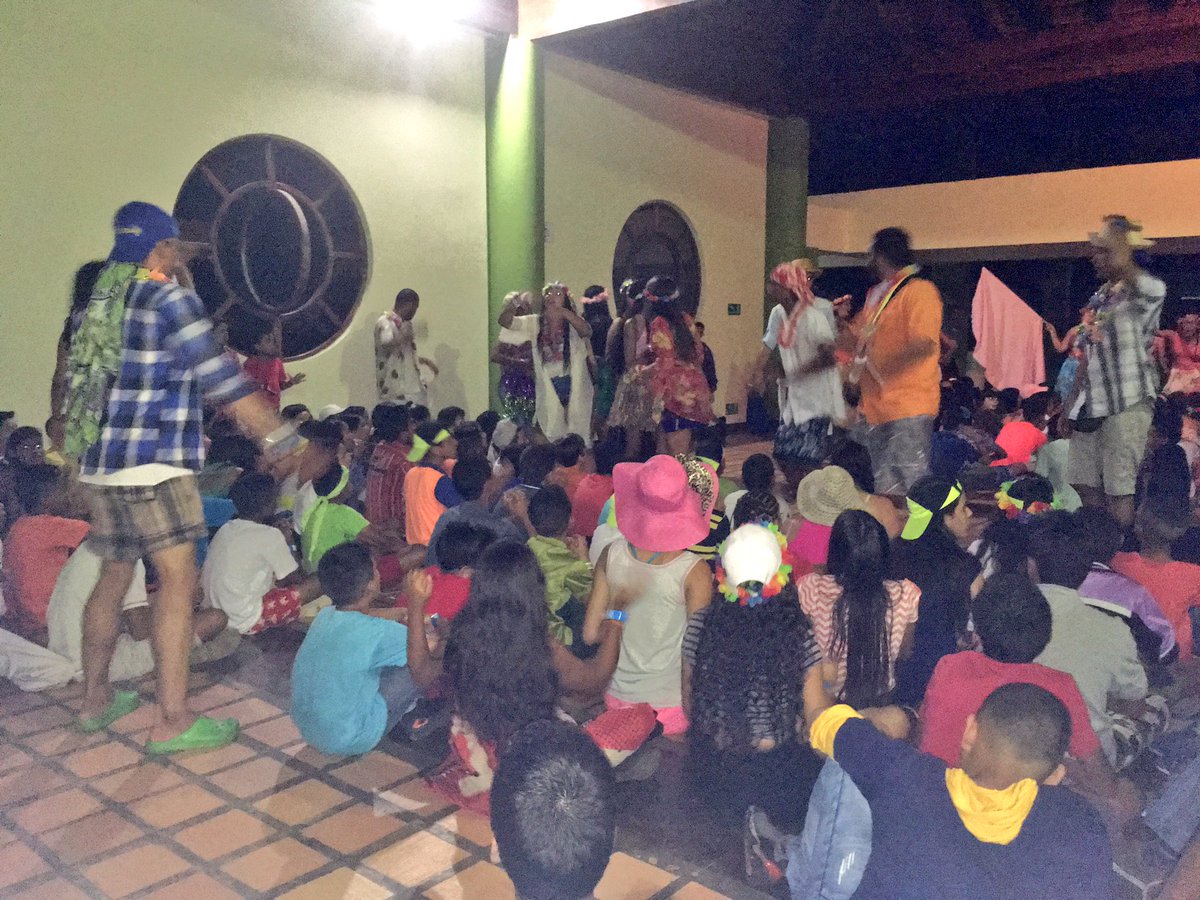 VENALUM_CVG's tweet photo. Sigue la diversión en la Isla de Margarita con los niños y niñas del #Campamento2017 https://t.co/M3K99fDTrx