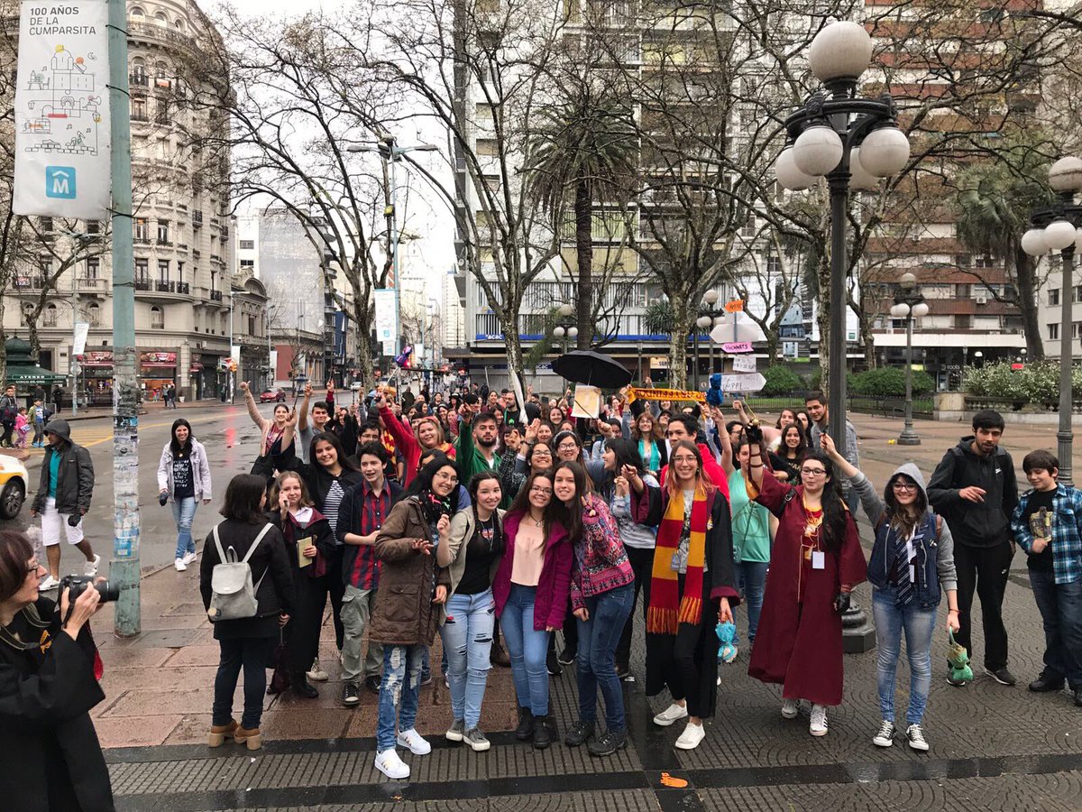 RominaBeltaine's tweet photo. Para algunos #HarryPotter es más que un libro. #Potterwalk #PotterwalkMDV https://t.co/hS3HcS7Ctp