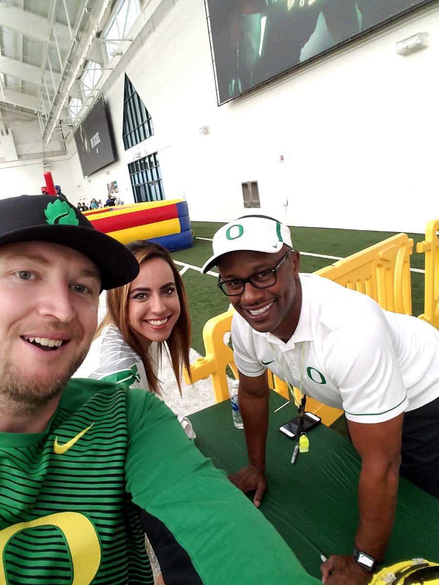 bjohnsonb21's tweet photo. @CoachTaggart truly an honor meeting you.But being a part of first W congrats coach ๐ฆ๐ฅ๐ค #intaggartwetrust #swagsurfin #dosomething #flyducks https://t.co/PmWTHH1arM