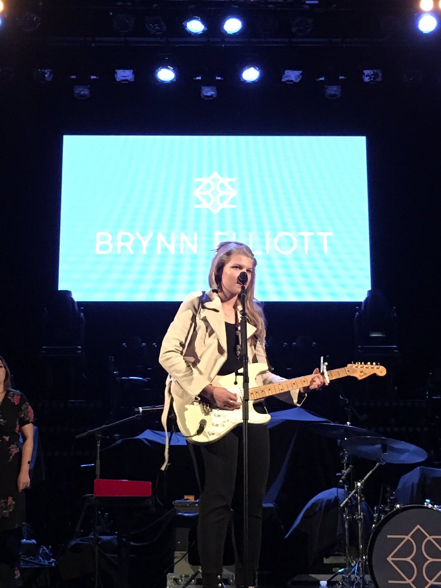 17krey's tweet photo. @Brynn_Music Every show I love her more! Amazing voice #youmightnotlikeme https://t.co/YVZZGESGpd