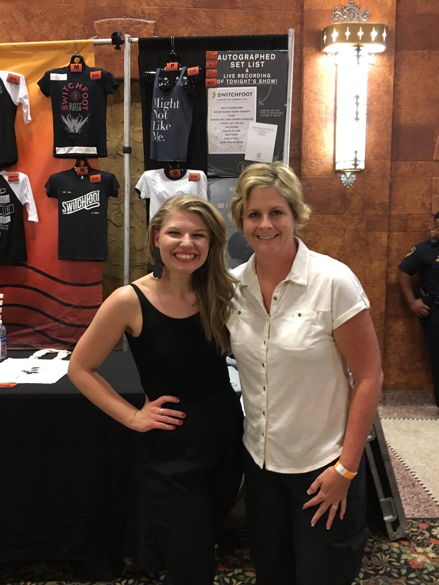 17krey's tweet photo. @Brynn_Music Every show I love her more! Amazing voice #youmightnotlikeme https://t.co/YVZZGESGpd