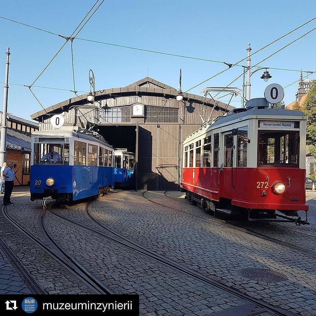 kulturaKRK's tweet image. Tymczasem w Muzeum Inżynierii Miejskiej: 
Niebieski czy czerwony? 😀🚃#mimkrakow #muzeuminzynieriimiejskiej #tram #tramwaj #motoryzacja