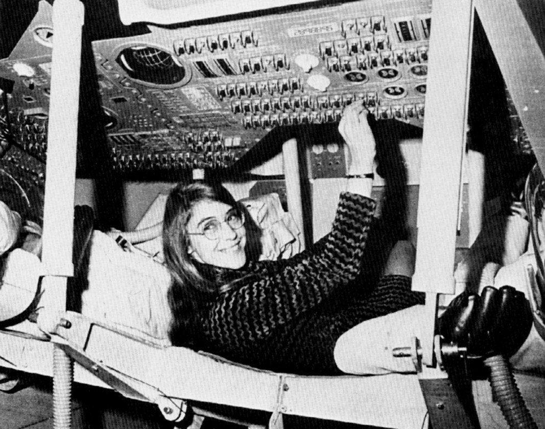 mixdevil66's tweet image. #MargaretHamilton Stands Next to Her Code That Took Us to the #Moon (1969) openculture.com/2017/08/margar… @openculture #ApolloProject