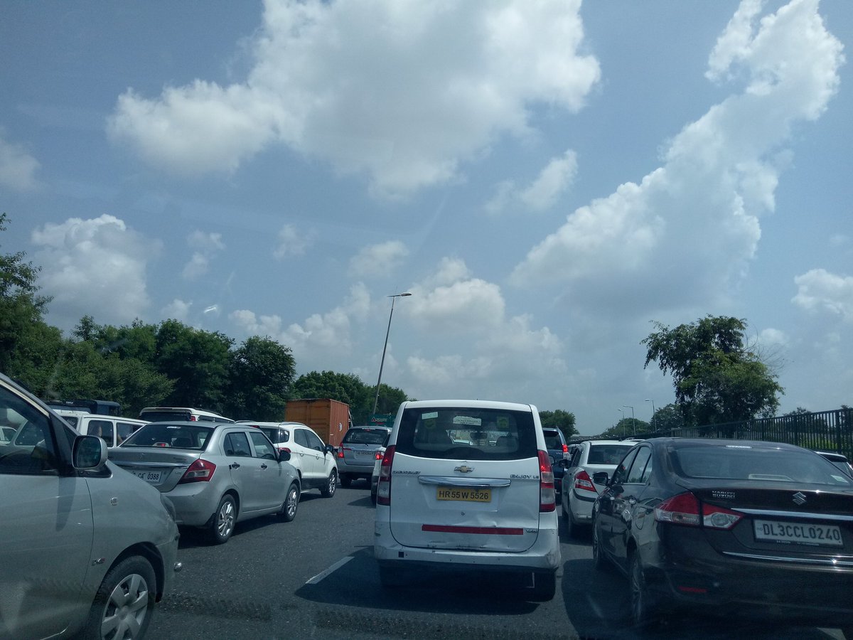 Traffic very slow from Gurgaon to Delhi.... Beware