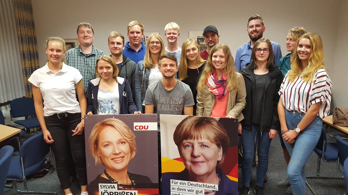 JungeUnionHamm's tweet photo. Merkel war kompetenter, ruhiger und sympathischer als Schulz! Jetzt heißt es alles für unsere Kanzlerin und für  Sylvia Jörrißen geben! https://t.co/fWOyjuno1R